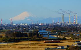 Mt. Fuji and Keiyo petrochemical complex, image by Nanashinodensyaku via Wikimedia Commons